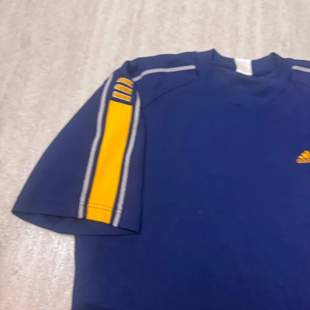 Vintage Adidas sweatshirt crewneck small logo short sleeve
